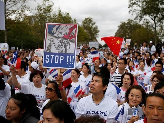 В Париже прошла акция протеста против насилия в отношении мигрантов из Азии
