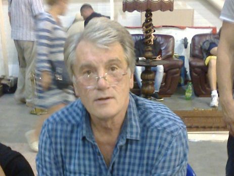 Ющенко о фото на блошином рынке: Коллекционирую украинские этнические сельские вещи