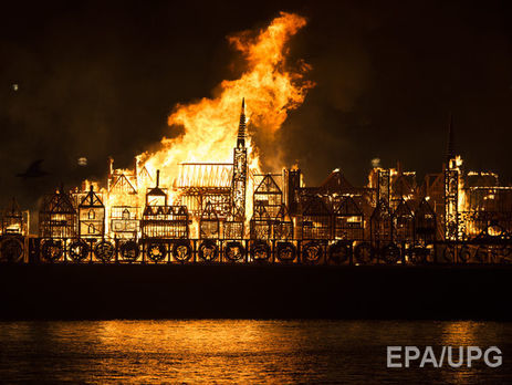 На Темзе сожгли деревянный 