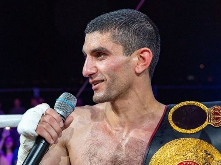 ﻿Український боксер Далакян боксував зі зламаною рукою
