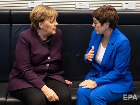 Крамп-Карренбауер змінила Меркель на посаді голови ХДС у грудні 2018 року