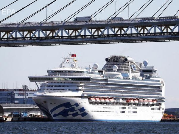 В Минздраве Украины подтвердили, что на круизном лайнере у берегов Японии коронавирусом заболело двое украинцев 