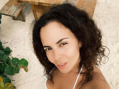 Каменских в купальнике станцевала на пляже