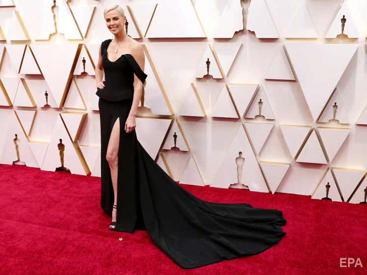 Белое против черного. Самые стильные женские образы церемонии "Оскар 2020"