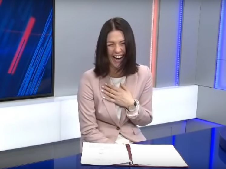﻿У РФ телеведуча розсміялася, читаючи новину про індексацію соціальних виплат
