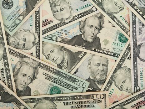 Гривна немного укрепилась по отношению к доллару и евро