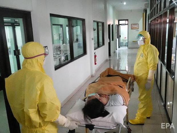 В Китае число жертв нового коронавируса достигло 1113