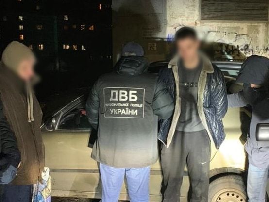 ﻿У Миколаєві двоє патрульних торгували марихуаною – поліція