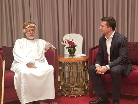 На початку січня Зеленський відвідав Оман, де провів низку зустрічей, зокрема з міністром закордонних справ Оману Юсуфом бін Аляві бін Абдаллою (на фото)