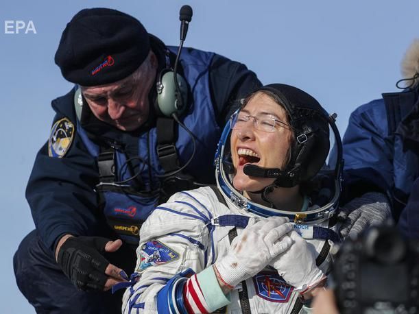 ﻿Астронавтка Крістіна Кох опублікувала відео зустрічі зі своїм собакою за 328 днів, проведених у космосі