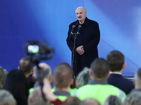 Лукашенко рассказал работникам целлюлозно-картонного комбината о своих переговорах с Путиным
