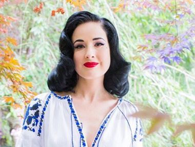 Дита фон Тиз надела вышиванку от украинского дизайнера Виты Кин