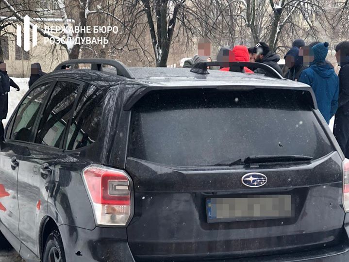Стрельба по Subaru под Харьковом. Патрульному сообщили о подозрении, ему грозит до 10 лет лишения свободы