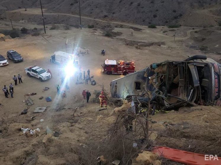 ﻿У Перу автобус з уболівальниками еквадорської "Барселони" впав у прірву, загинуло вісім людей 
