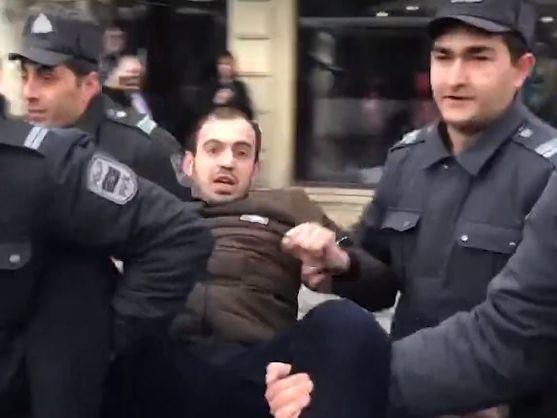 ﻿У Баку поліція розігнала мітинг протестувальників проти результатів парламентських виборів. Відео