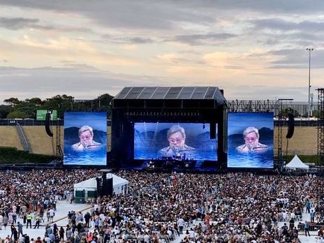 ﻿Елтон Джон розплакався через те, що змушений був перервати концерт 