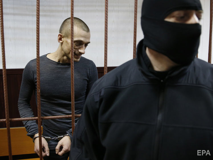 Во Франции задержали знакомую Павленского. Ее подозревают в публикации интимного видео бывшего кандидата в мэры Парижа