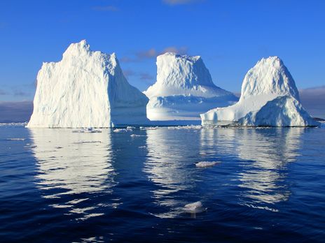 Гренландия планирует продавать воду тающих ледников