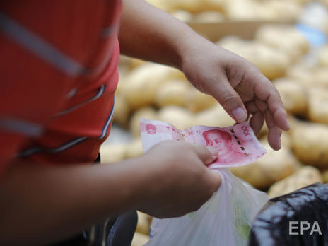 Китай начал обеззараживать деньги для борьбы с коронавирусом