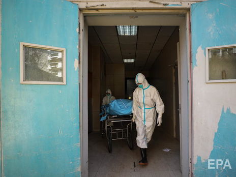 СМИ Китая сообщили о смерти директора клиники, где лечатся зараженные коронавирусом. Затем новость опровергли