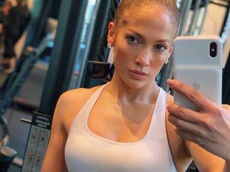 ﻿50-річна Лопес засвітила фігуру в купальнику