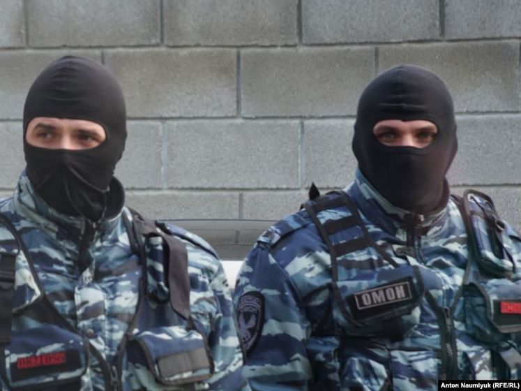 В оккупированном Крыму задержали двух подростков. В ФСБ утверждают, что они планировали теракты