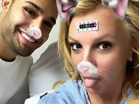 Бритни Спирс доставлена в госпиталь с переломом ноги