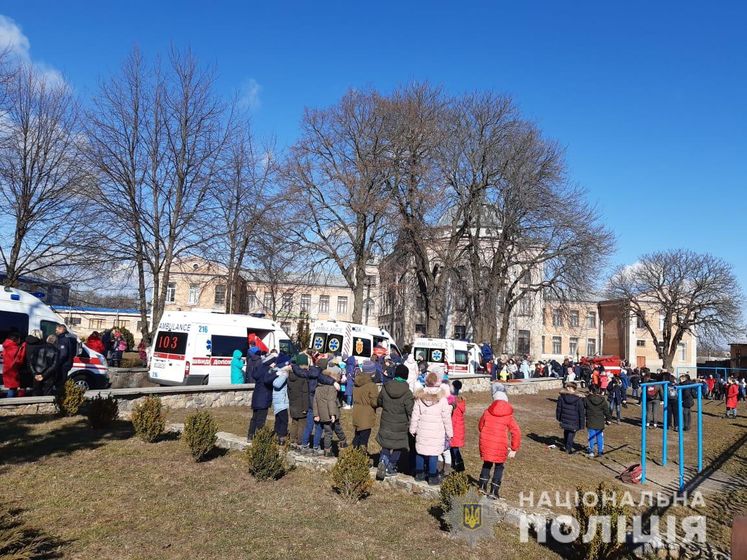 ﻿У Київській області у школі розпилили сльозогінний газ, 16 дітей госпіталізували