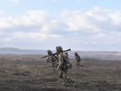 На Донбассе ранен один украинский военный, зафиксирована активность снайперов боевиков