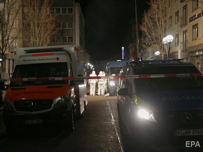 Полиция в Германии обнаружила мертвым подозреваемого в стрельбе в кальянных барах
