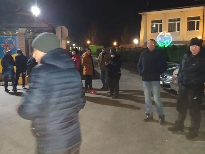 В Полтавской области жители протестовали против возможного размещения в местном санатории эвакуированных из Уханя