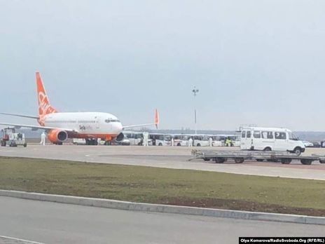 Эвакуированных из Китая украинцев доставят в медицинский центр 