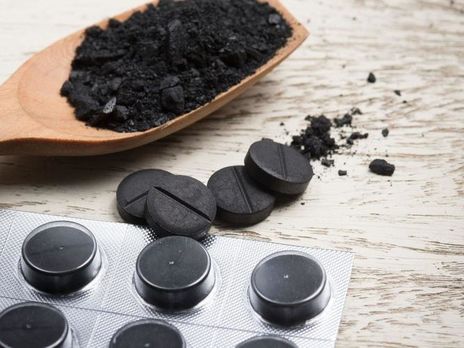 Черные продукты с активированным углем: есть ли от них польза