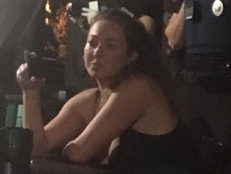 Киевская патрульная, которую в августе поймали пьяной за рулем, стреляла по жестяным банкам в ресторане – СМИ