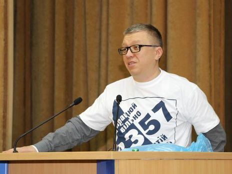 Каждому президенту удобно иметь дело с олигархами. Они мягкие и безотказные. Однако нежные олигархические объятия – не просто так