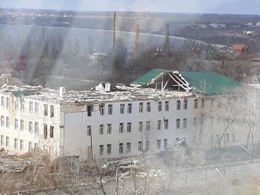 В Николаеве ветер сорвал крышу с казармы. Минобороны собирается судиться с генподрядчиком. Видео