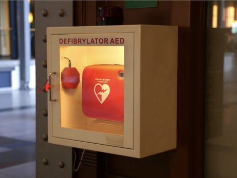 В Киеве на всех станциях метро установят дефибрилляторы