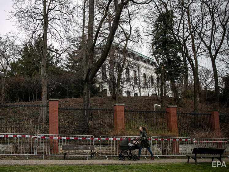 ﻿Мерія Праги перейменувала площу біля посольства Росії на честь Нємцова