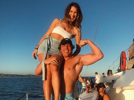 Сын Шварценеггера Джозеф Баена отмечает первую годовщину отношений с девушкой, а она с ним – вторую