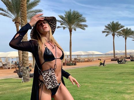 Никитюк показала тело в купальнике под водой