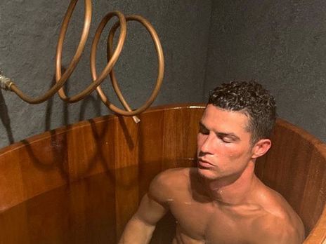 Роналду принял ванну с детьми