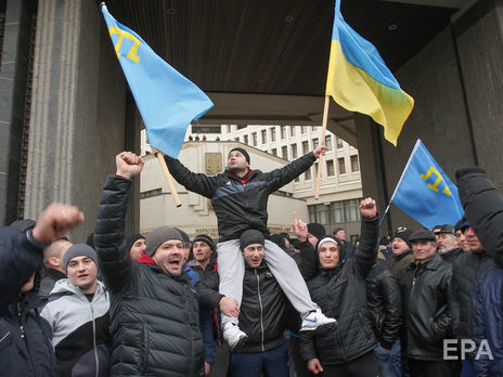 26 февраля 2014 года на проукраинский митинг в Симферополе вышло около 10 тыс. человек