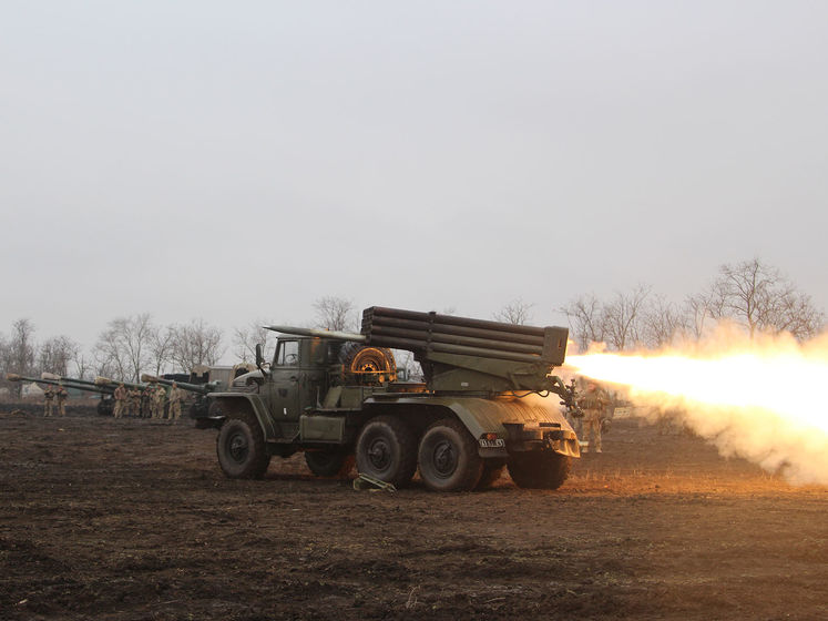 В результате обстрелов на Донбассе пострадало двое украинских военных &ndash; штаб ООС