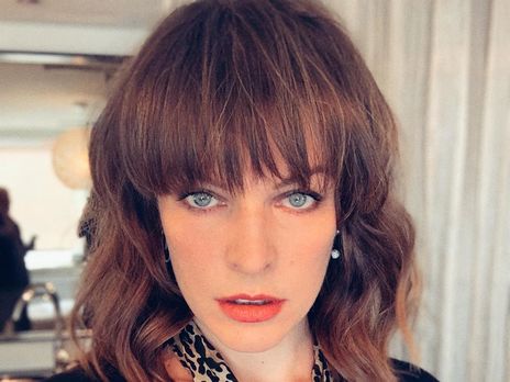 Йовович обнародовала фото старшей и младшей дочерей