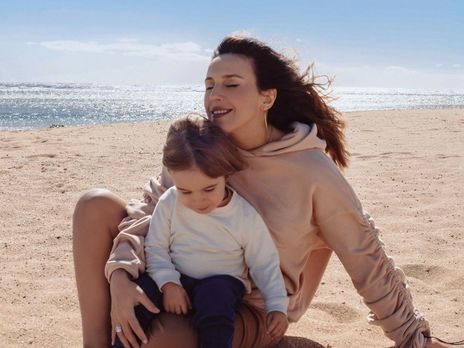 Джамала показала пляжные снимки с сыном