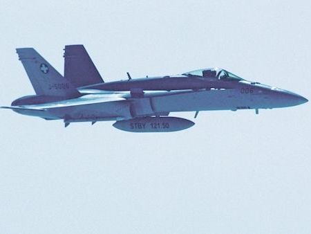 ВВС Швейцарии во время учений перехватили самолет с чешскими депутатами – СМИ