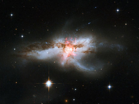 Источником взрыва стала сверхмассивная черная дыра в центре созвездия Змееносца