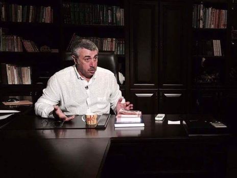 Комаровский заявил, что вакцина от коронавируса может появиться через год-полтора