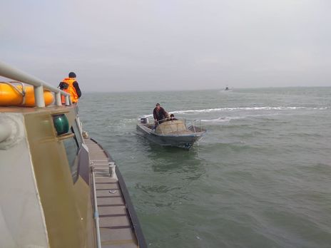 ﻿В Україну повернулися затримані у Криму українські рибалки