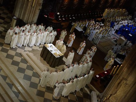 Коронавирус SARS-CoV-2. В храмах Франции изменили обряд причастия